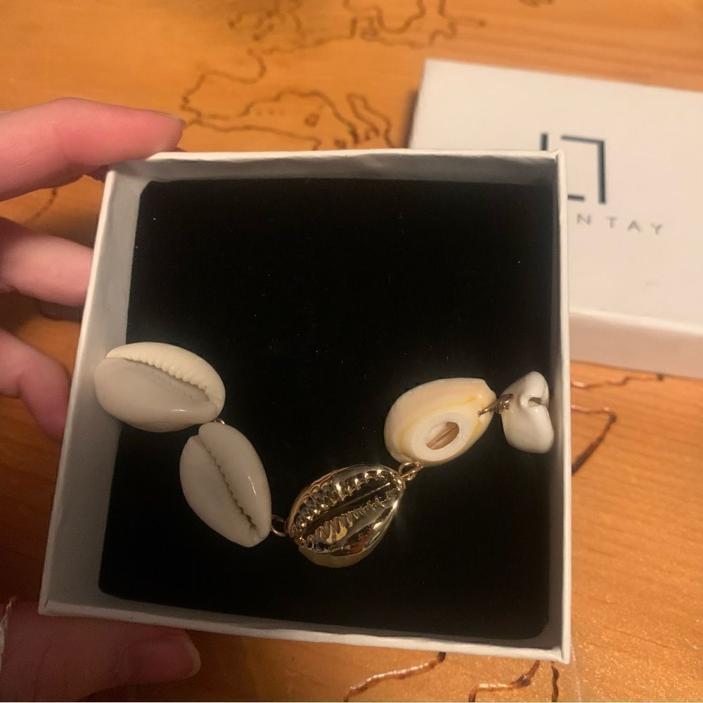 NEW Logan Tay Shell Bracelet - Picture 3 of 4